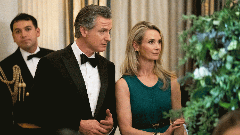 California Governor Gavin Newsom and his wife, Jennifer Siebel Newsom, attend a black-tie dinner for US governors and their spouses following the National Governors Association meetings in the State Dining Room of the White House in Washington, DC, February 24, 2024. (Photo by SAUL LOEB / AFP) (Photo by SAUL LOEB/AFP via Getty Images)